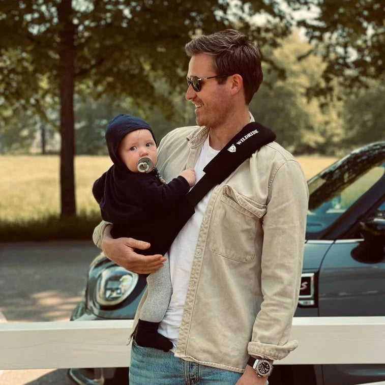 Porte-bébés de la naissance jusqu'à l'enfance